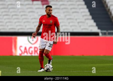 Lisbonne, Portugal. 4 octobre 2020. Otamendi de SL Benfica en action pendant le match de football de la Ligue portugaise entre SL Benfica et SC Farense au stade Luz à Lisbonne, Portugal, le 4 octobre 2020. Crédit : Pedro Fiuza/ZUMA Wire/Alay Live News Banque D'Images