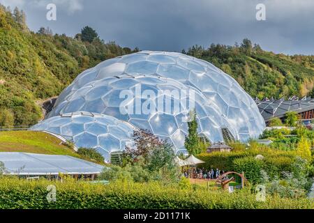 ST AUSTELL, ANGLETERRE - 24 SEPTEMBRE 2020 : attraction touristique écologique biome's at the Eden Project à Cornwall, Angleterre. Banque D'Images