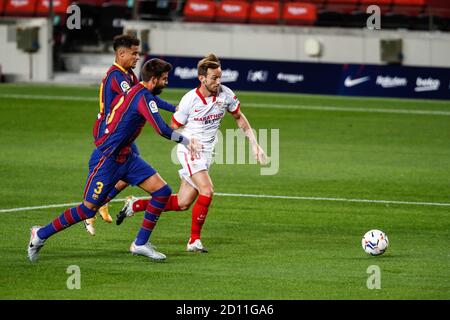 Ivan Rakitique du FC Sevilla et Gerard pique du FC Barcelone pendant le championnat d'Espagne la Liga match de football entre FC Barcelone et FC Séville Banque D'Images