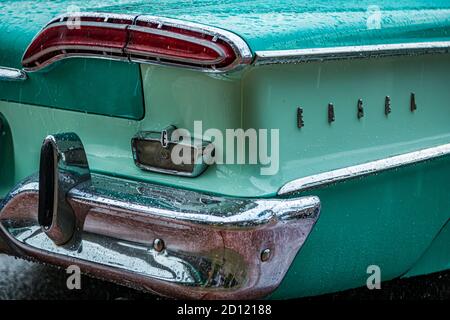 New Smyrna Beach, FL - 12 août 2017 : 1958 Ford Edsel Pacer au salon de l'auto de Canal Street. Banque D'Images