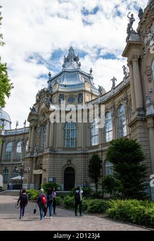 Depuis 1897, le bâtiment de Vajdahunyad Var, dans le parc de la ville, abrite toujours le Musée agricole hongrois. Budapest, Hongrie. Banque D'Images