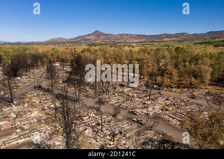 Parc de maisons mobiles incendié dans la région de Phoenix Talent Medford, Oregon Banque D'Images