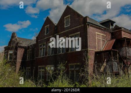 The Haunted Pennhurst School, également connue sous le nom de Pennhurst Asylum, en raison de ses conditions déplorables, de manque de personnel et de surpeuplement Banque D'Images