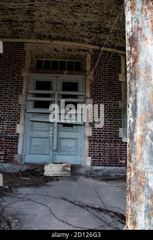 The Haunted Pennhurst School, également connue sous le nom de Pennhurst Asylum, en raison de ses conditions déplorables, de manque de personnel et de surpeuplement Banque D'Images