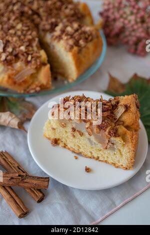 tarte douce à la vanille maison sur une table Banque D'Images