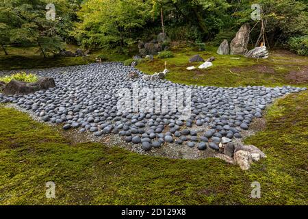 Hogon-in 'jardin de la roar du lion' a été créé par un prêtre zen dans la période Muromachi. Hogon-in est un sous-temple du temple Tenryu-ji et a été construit Banque D'Images