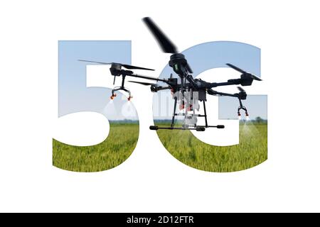 Réseau 5G pour le contrôle de drone sur une ferme intelligente. Banque D'Images