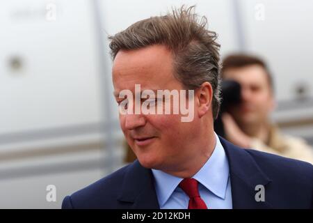 Le Premier ministre David Cameron visite le salon de l'aviation international de Farnborough 2016, Hampshire, Royaume-Uni Banque D'Images