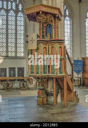 Chaire en bois peint du XVe siècle, soi-disant donnée par le roi Edward IV, dans l'église de Sainte-Marie et tous les Saints, Fotheringhay, Northamptonshire, Royaume-Uni Banque D'Images