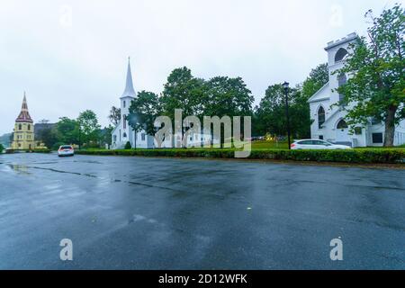 Vue sur les 3 églises (Église unie, Église luthérienne Saint-Jean et Église anglicane) de Mahone Bay, Nouvelle-Écosse, Canada Banque D'Images