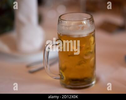 Gesellschaft, Deutschland, Ein Glas frisch gezapftes Bier. *nur redaktionelle Nutzung* Banque D'Images