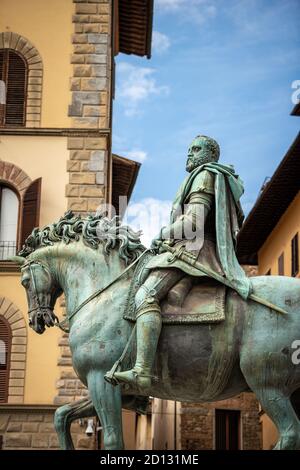 Statue équestre en bronze de Cosimo I de Medici (1587-1594), par le sculpteur Giambologna (1529-1608), Piazza della Signoria, Florence, Toscane, Italie. Banque D'Images