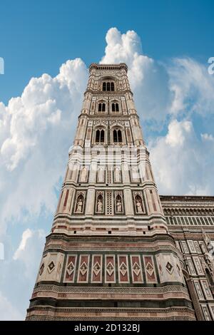 Campanile par Giotto di Bondone, clocher de la cathédrale de Florence, Santa Maria del Fiore, site classé au patrimoine mondial de l'UNESCO, Toscane, Italie, Europe Banque D'Images