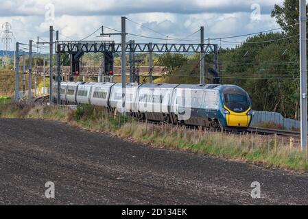 Train électrique inclinable Avanti Pendolino. Vu à Winwick. Remise Avanti. Banque D'Images