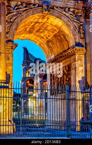 Arche de Constantine et du Colisée, Rome, Italie Banque D'Images