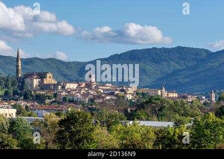 Superbe vue panoramique de la vieille ville d'Arezzo, Toscane, Italie, contre un beau ciel Banque D'Images