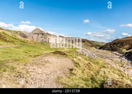 C'est les ruines de l'ancien moulin à éperlan de la mine de plomb à Swaledale, près du village de Gunnerside, dans les Dales du Yorkshire du Nord. Banque D'Images