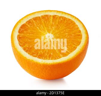 moitié de fruit orange isolée sur fond blanc Banque D'Images