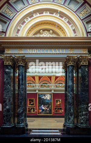Royaume-Uni, Londres, National Gallery. L'E.M Barry a conçu des chambres du XIXe siècle à l'intérieur du musée d'art du centre de Londres Banque D'Images