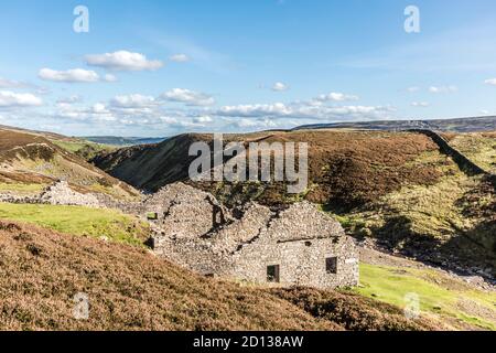 C'est les ruines de l'ancien moulin à éperlan de la mine de plomb à Swaledale, près du village de Gunnerside, dans les Dales du Yorkshire du Nord. Banque D'Images