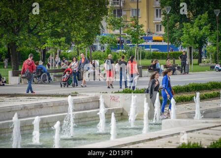 Fontaines, place devant le palais de la culture, de la Bulgarie, de Bulevard Sofia, Bulgarie, Springbrunnen, Platz vor dem Les Kulturpalast, Bulgar Banque D'Images