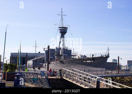 27 septembre 2020 le HMS Caroline, un croiseur léger de classe C désaffecté de la Marine royale, maintenant un navire du Musée national et amarré en permanence à l'Alex Banque D'Images