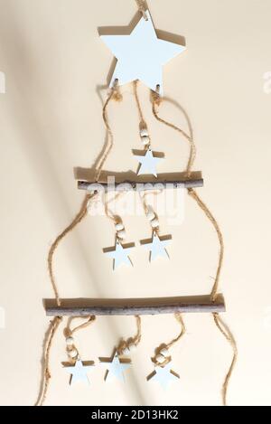 Décoration de Noël artisanale créative avec ombres. Banque D'Images