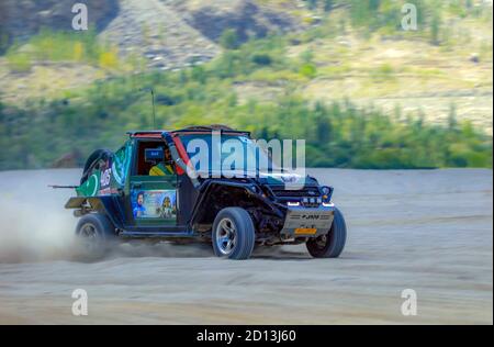 Rallye de jeep sarfanaga dans le désert froid du shigar dans les régions du nord du gilgit baltistan, Pakistan Banque D'Images