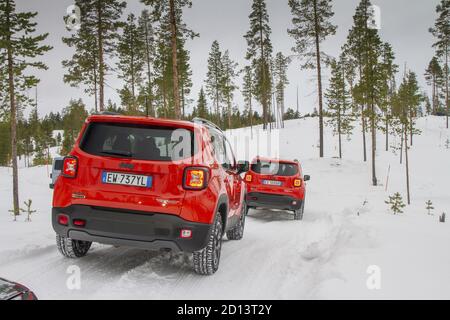 Jeep Renegade sur glace dans le nord de la Suède, février 2015 Banque D'Images