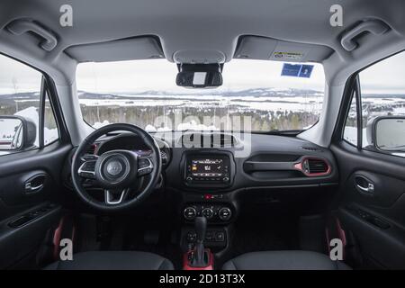 Jeep Renegade sur glace dans le nord de la Suède, février 2015 Banque D'Images