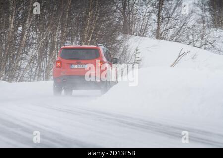 Jeep Renegade sur glace dans le nord de la Suède, février 2015 Banque D'Images