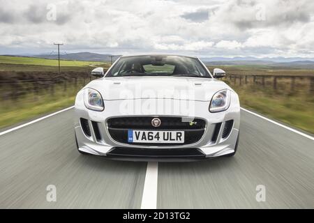 Jaguar F-Type R AWD - pays de Galles, Royaume-Uni, 2015 Banque D'Images