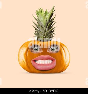 Pumpking comme une grosse tête choquée sur fond orange. CopySpace pour votre annonce. Design moderne. Œuvres d'art contemporaines, collage. Concept de Halloween, nuit de peur, trick ou traiter, Jack-o-lanternes Banque D'Images