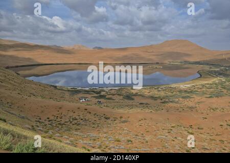 Lac Zhalate parmi les dunes de sable-désert de Badain Jaran. Alxa plateau-Mongolie-intérieure-Chine-1074 Banque D'Images