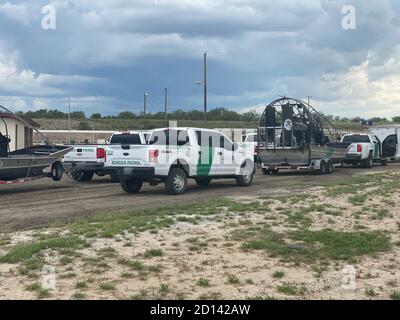 Le 14 septembre, alors que l'ouragan Sally approchait de la côte américaine du Golfe, le secteur de la patrouille frontalière de Laredo a mobilisé des ressources pour aider à intervenir en cas de catastrophe. Le déploiement s'inscrivait dans le cadre des efforts visant à protéger la région pendant l'impact de l'ouragan. Banque D'Images