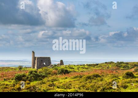 Le moteur abandonné d'une mine de cuivre de Cornouailles à Minions sur Bodmin Moor, Cornwall, Royaume-Uni Banque D'Images