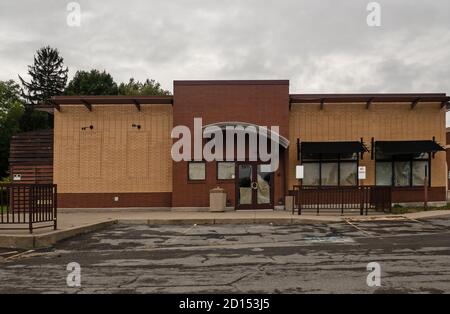 petit restaurant fermé le jour de l'automne Banque D'Images
