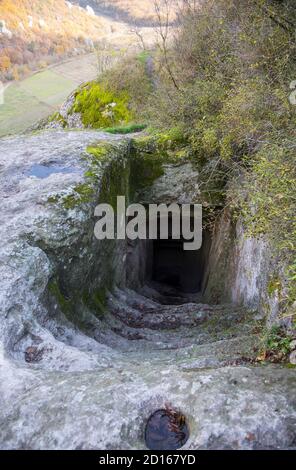 Grottes de l'ancienne ville d'Eski-Kermen. Crimée Banque D'Images