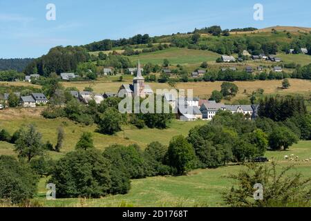 Village de Chastreix en Auvergne Parc naturel régional des volcans, département du Puy de Dome, Auvergne Rhône Alpes, France Banque D'Images