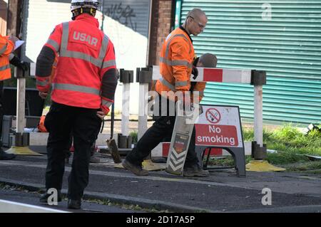 Panneau interdiction de fumer avec les ingénieurs en gaz et les secours en cas d'incendie officier également en balle Banque D'Images