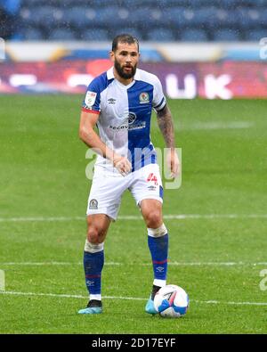 Bradley Johnson (4) de Blackburn Rovers avec le ballon Banque D'Images