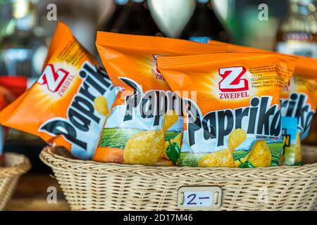 Chips de pommes de terre suisses de la société Zweifel à Visperterminen, Suisse Banque D'Images