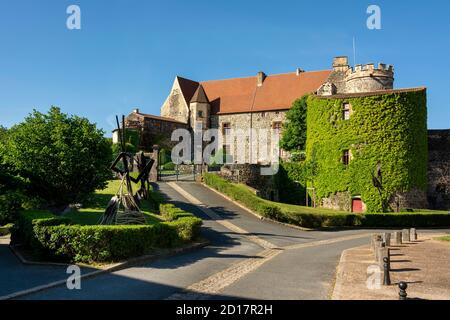 Village de Saint Saturnin, château, département du Puy de Dome, Auvergne-Rhône-Alpes, France Banque D'Images