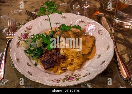 Dîner au Godswärgjistubu à Albinen, Suisse Banque D'Images