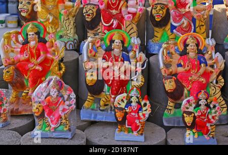 Beawar, Inde. 05e octobre 2020. Idoles de la déesse Durga pour le prochain festival Durga Puja Navratri, à Beawar. Le festival de neuf jours de Durga Puja, qui commémore la chute du roi démon Mahishasur par la déesse Durga, marque le triomphe du bien sur le mal. Le festival hindou débutera le 17 octobre. (Photo de Sumit Saraswat/Pacific Press) crédit: Pacific Press Media production Corp./Alay Live News Banque D'Images