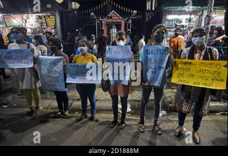 Kolkata, Inde. 05e octobre 2020. Un rassemblement 'masal' par des étudiants de l'Université de Calcutta pour la justice à Manisha Valmiki à Kolkata. (Photo de Suraranjan Nandi/Pacific Press) crédit: Pacific Press Media production Corp./Alay Live News Banque D'Images