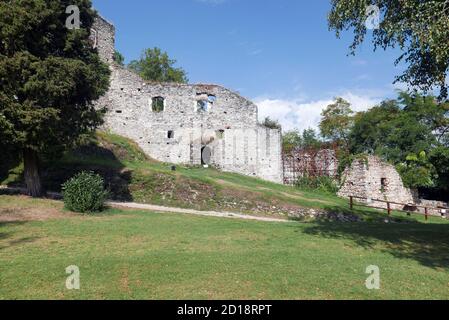Rocca di Arona, ruines de la forteresse d'Arona, Italie Banque D'Images