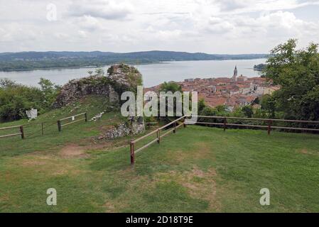 Rocca di Arona, ruines de la forteresse d'Arona, Italie Banque D'Images