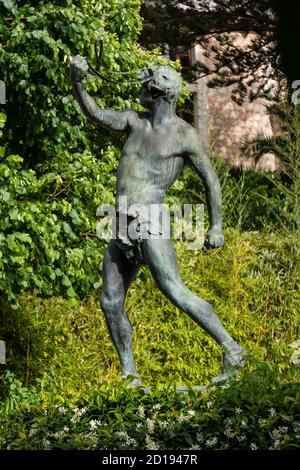 Foner, escultura de bronce, Llorenç Roselló, Edificio de estilo modernista de CAN Prunera, siglo XX, jardin Javier Mayol Mundo, Capapuig, Soller, Sie Banque D'Images