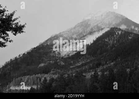 Vue sur Love Peak depuis Arshan, Russie, début automne Banque D'Images